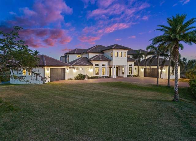 Property at 10580 Poughkeepsie Cir, Port Charlotte, FL 33981, 4 beds, 4.5 baths