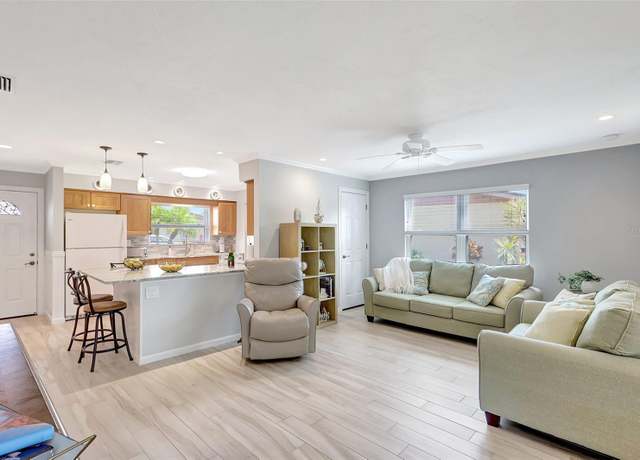 Property at 4420 Tecumseh Trl #38, Sarasota, FL 34233, 2 beds, 2 baths