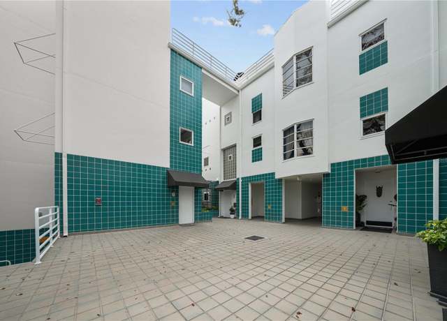 Property at 4950 Bayshore Blvd #14, Tampa, FL 33611, 3 beds, 3 baths