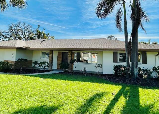 Property at 3637 Mineola Dr, Sarasota, FL 34239, 3 beds, 3 baths