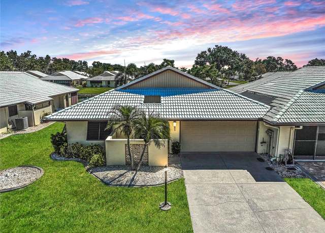 Property at 131 Sandstone Cir, Venice, FL 34293, 2 beds, 2 baths