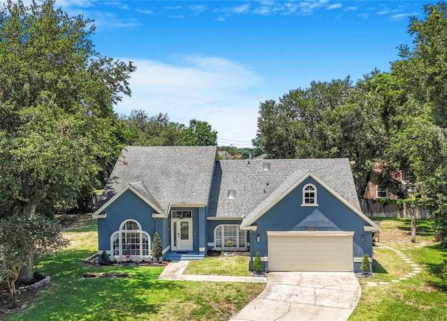 Property at 7838 Rollingridge Ct, Orlando, FL 32835, 4 beds, 2 baths