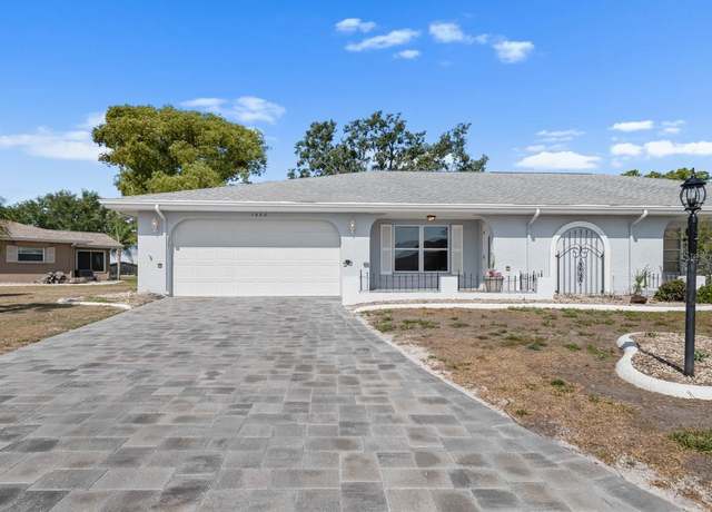 Property at 1002 Strawpocket Pl, Sun City Center, FL 33573, 2 beds, 2 baths