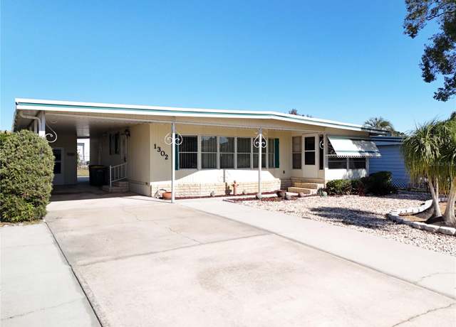 Property at 1302 Mohawk Cir, Tavares, FL 32778, 2 beds, 2 baths