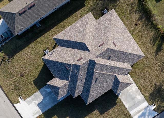 Property at 2 Rainbow Ln, Palm Coast, FL 32164, 3 beds, 4 baths