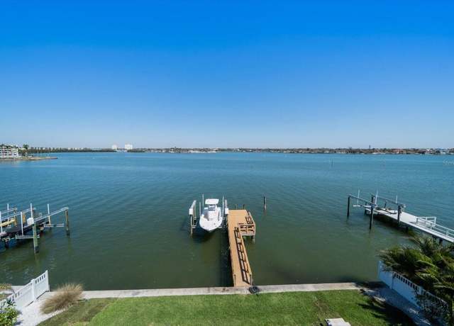Property at 6976 S Shore Dr S, St Petersburg, FL 33707, 4 beds, 3.5 baths