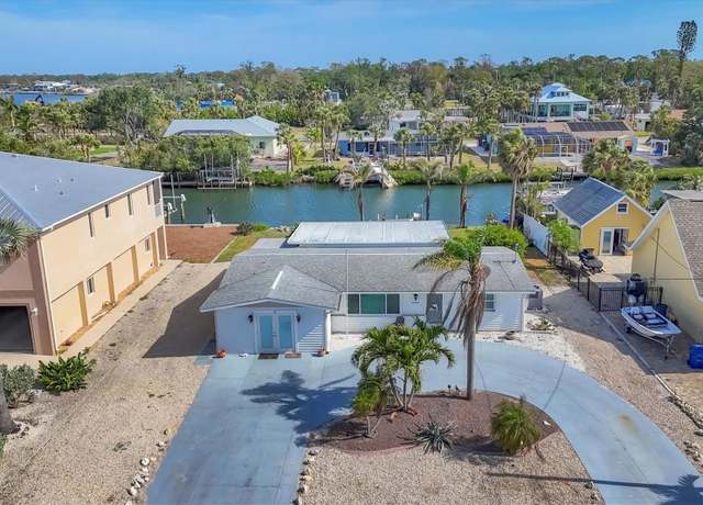 Property at 17 Southwind Dr, Englewood, FL 34223, 3 beds, 2.5 baths