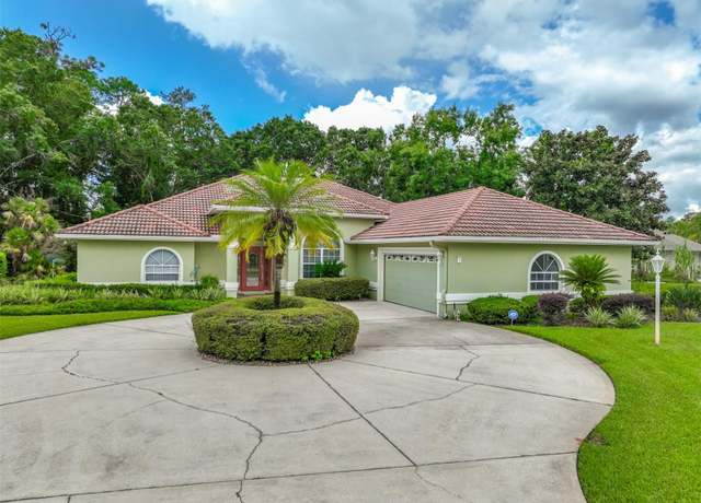 Property at 3 Eric Pl, Palm Coast, FL 32164, 4 beds, 2.5 baths
