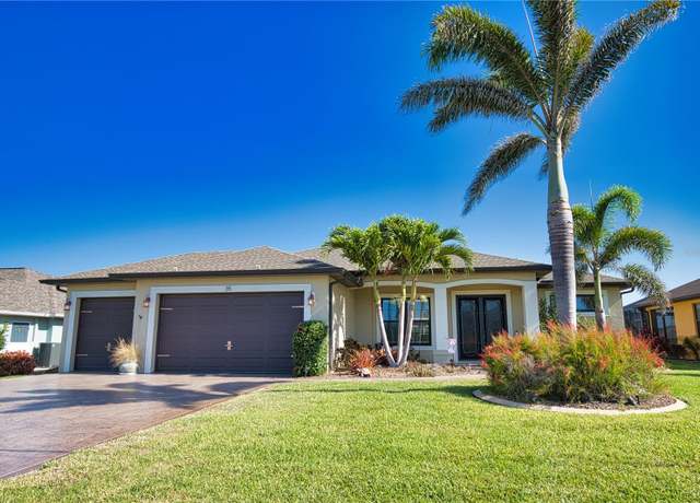 Property at 35 Medalist Rd, Rotonda West, FL 33947, 3 beds, 2.5 baths