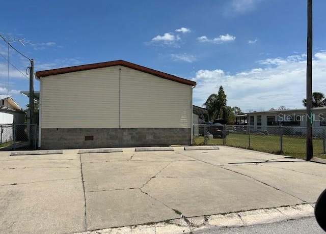 Property at 13124 Keel Ct, Hudson, FL 34667, 2 beds, 2 baths
