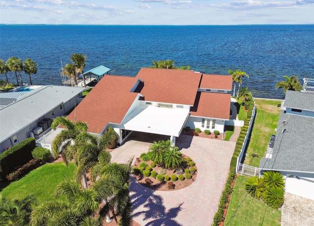 Property at 119 Carlyle Cir, Palm Harbor, FL 34683, 4 beds, 4 baths