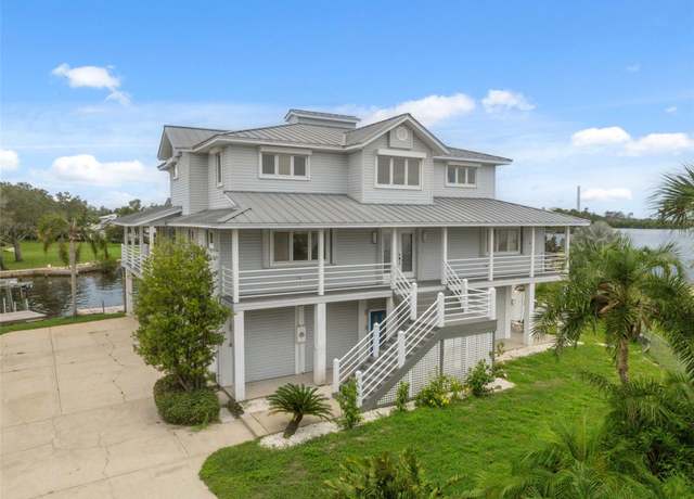 Property at 1906 Gulfview Dr, Holiday, FL 34691, 4 beds, 4 baths