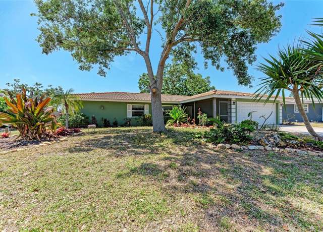 Property at 3336 Pembrook Dr, Sarasota, FL 34239, 3 beds, 2 baths
