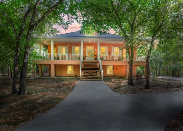 Property at 3431 Riderwood Dr, Dade City, FL 33523, 3 beds, 2.5 baths