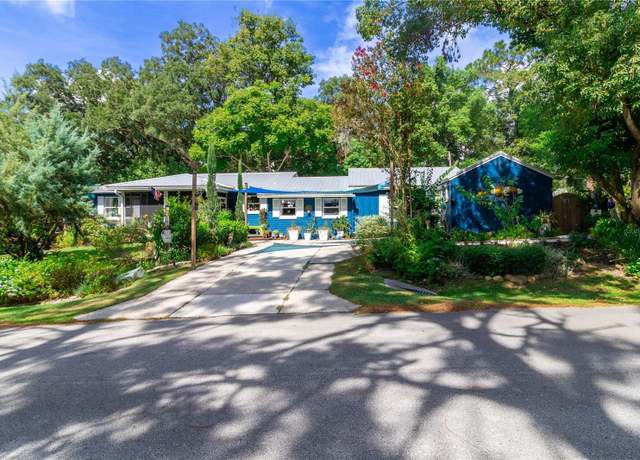 Property at 560 SE Live Oak Ave, Keystone Heights, FL 32656, 4 beds, 2 baths