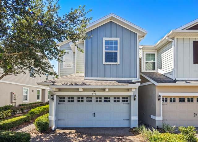 Property at 978 E 10th St, Apopka, FL 32703, 3 beds, 2.5 baths