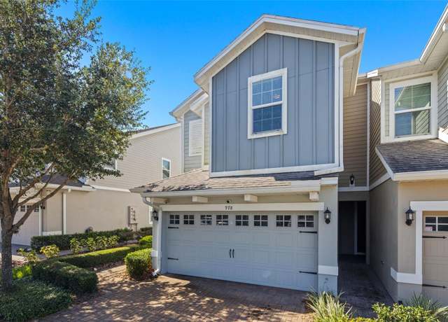 Property at 978 E 10th St, Apopka, FL 32703, 3 beds, 2.5 baths