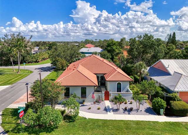 Property at 408 Tortuga Dr, Nokomis, FL 34275, 3 beds, 2.5 baths