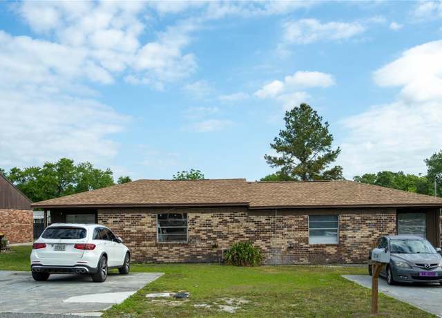 Property at 2422 Crystal Hills Loop E, Lakeland, FL 33801, 6 beds, 4 baths