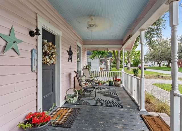Property at 2305 S Magnolia Ave, Sanford, FL 32771, 3 beds, 2 baths