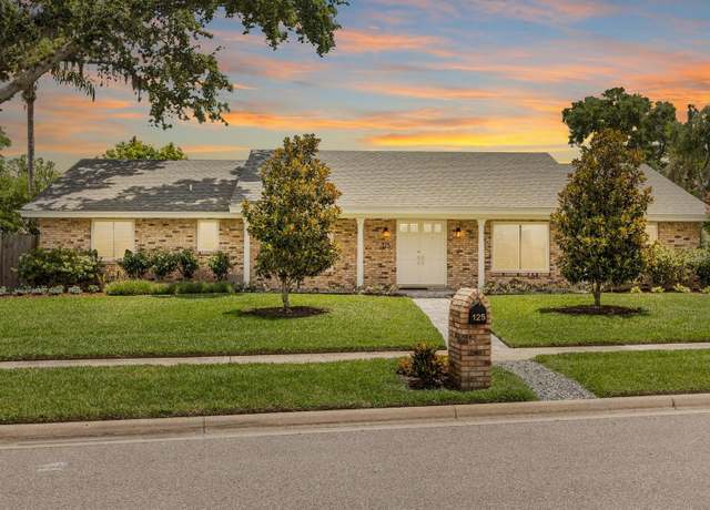 Property at 125 White Oak Cir, Maitland, FL 32751, 4 beds, 2.5 baths