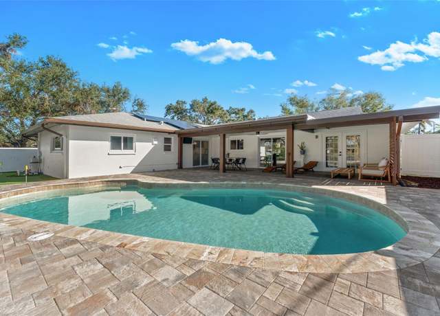 Property at 12898 137th Ln, Largo, FL 33774, 4 beds, 2 baths