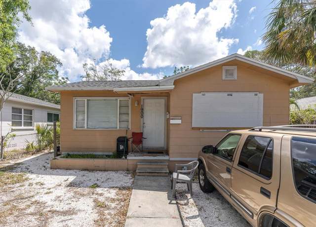 Property at 1900 45th St S, St Petersburg, FL 33711, 6 beds, 3 baths