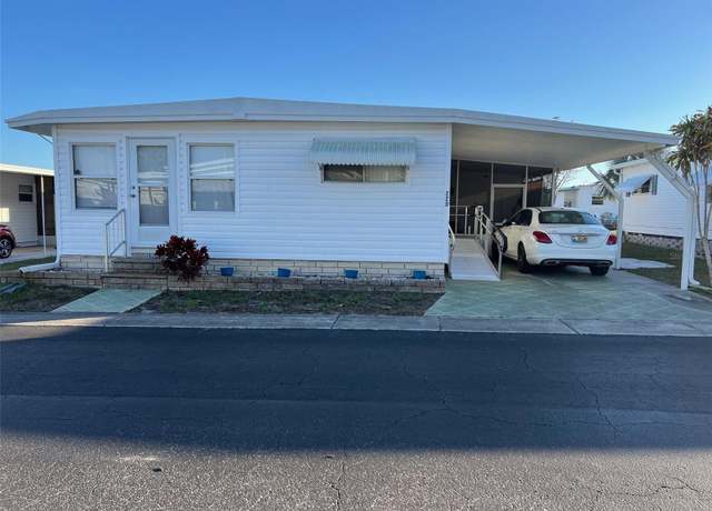 Property at 220 Royal Palm Cir, Largo, FL 33778, 2 beds, 2 baths