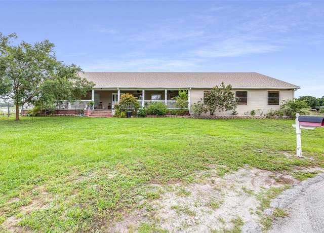 Property at 124 Pangola Dr, Winter Haven, FL 33880, 3 beds, 2.5 baths