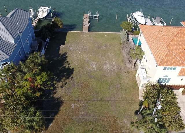 Property at 20 N Pine Cir, Belleair, FL 33756