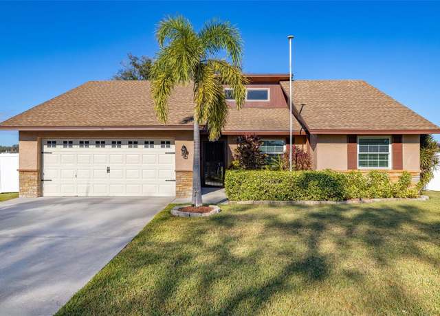 Property at 241 Lake Thomas Dr, Winter Haven, FL 33880, 3 beds, 2 baths