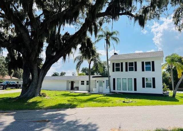 Property at 812 Tropical Dr, Bradenton, FL 34208, 4 beds, 4.5 baths