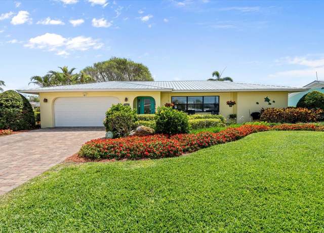 Property at 7109 Westmoreland Dr, Sarasota, FL 34243, 3 beds, 2 baths