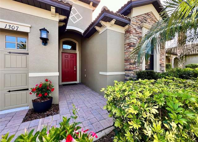 Property at 1307 Moss Creek Ln, Davenport, FL 33896, 3 beds, 3 baths