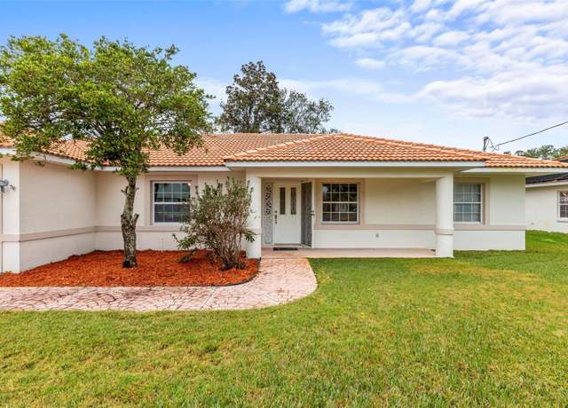Property at 136 Bayside Dr, Palm Coast, FL 32137, 3 beds, 2 baths
