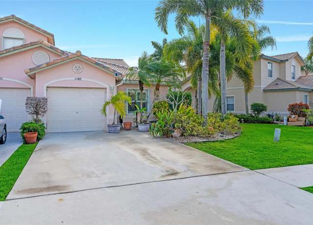 Property at 10589 Pelican Dr, Wellington, FL 33414, 3 beds, 2 baths