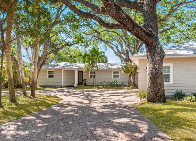 Property at 1248 Northport Dr, Sarasota, FL 34242, 4 beds, 3.5 baths