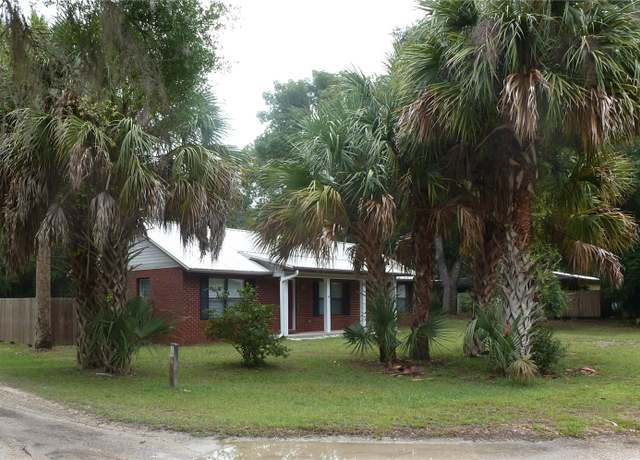 Property at 404 Centre St, Melrose, FL 32666, 2 beds, 2 baths