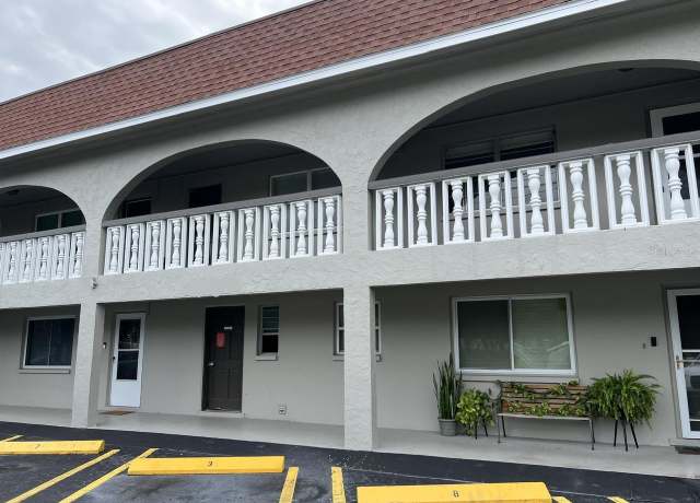 Property at 6026 22nd Ave N #4, St Petersburg, FL 33710, 2 beds, 2 baths