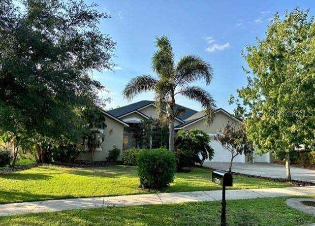 Property at 9632 Spring Lake Dr, Clermont, FL 34711, 4 beds, 3 baths