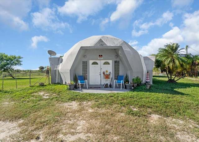 Property at 15871 Huffmaster Rd, North Fort Myers, FL 33917, 2 beds, 2.5 baths