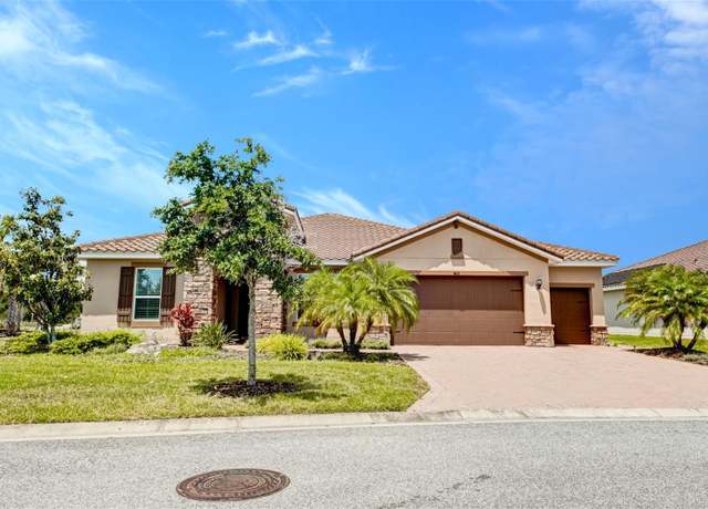 Property at 611 San Raphael St, Kissimmee, FL 34759, 3 beds, 3 baths