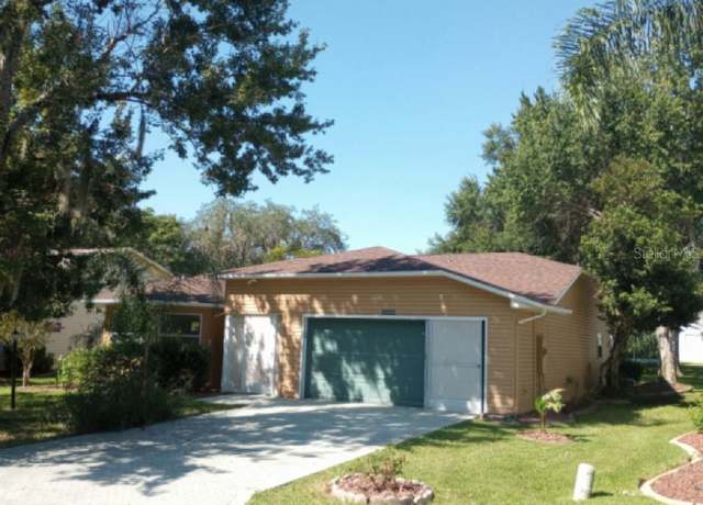 Property at 32525 Oak Park Dr, Leesburg, FL 34748, 2 beds, 3 baths