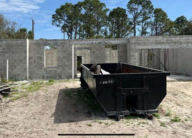 Property at 2082 Winningway St, Port Charlotte, FL 33948, 4 beds, 2 baths