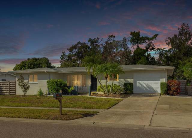 Property at 6442 Colonial Dr, Sarasota, FL 34231, 2 beds, 2 baths