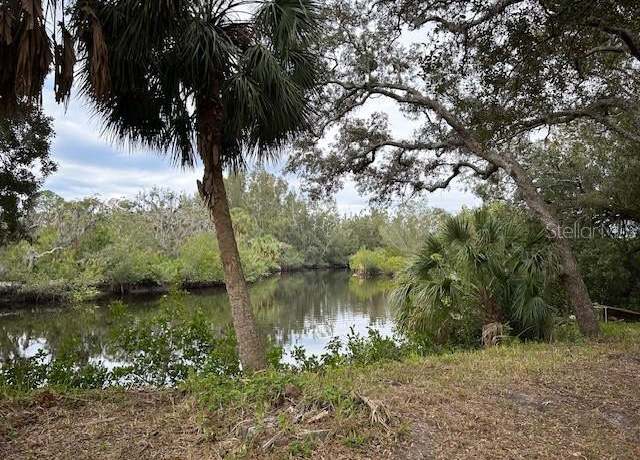 Property at 12533 Four Wheel Dr, Tampa, FL 33635