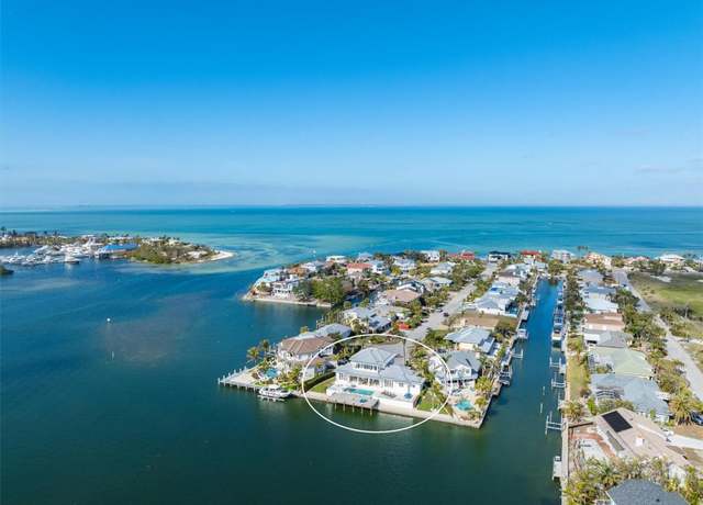 Property at 624 N Point Dr, Holmes Beach, FL 34217, 5 beds, 4.5 baths
