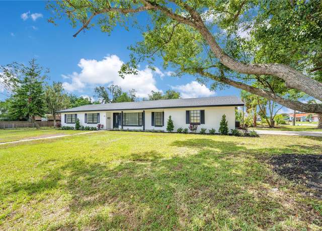 Property at 113 Live Oak Ct, Auburndale, FL 33823, 4 beds, 2 baths