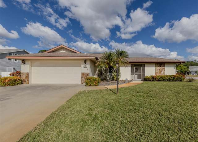 Property at 222 Woodingham Pl, Venice, FL 34292, 2 beds, 2 baths