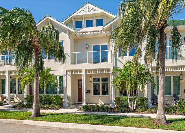 Property at 12 Country Club Ln, Belleair, FL 33756, 3 beds, 2.5 baths